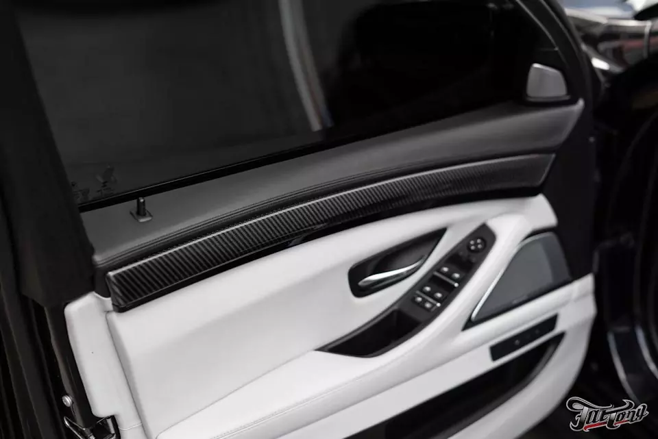 BMW M5. Ламинация карбоном деталей интерьера. Установка карбоновых деталей экстерьера.